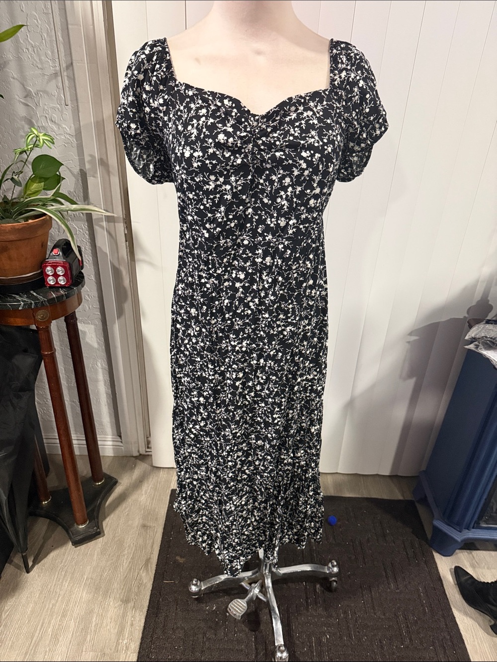 Fashion Nova Black & White Floral Midi Dress